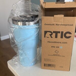 RTIC NWT Stainless Steel Blue Tumbler